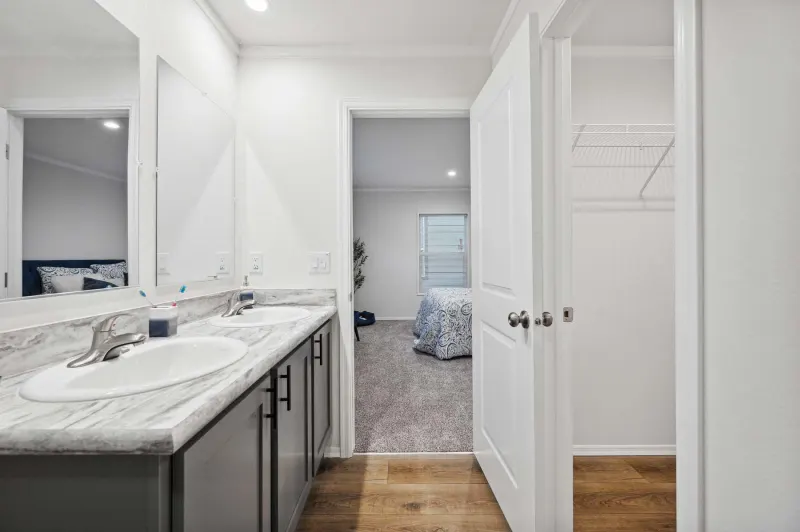 Millcreek 4400-6 bathroom home features
