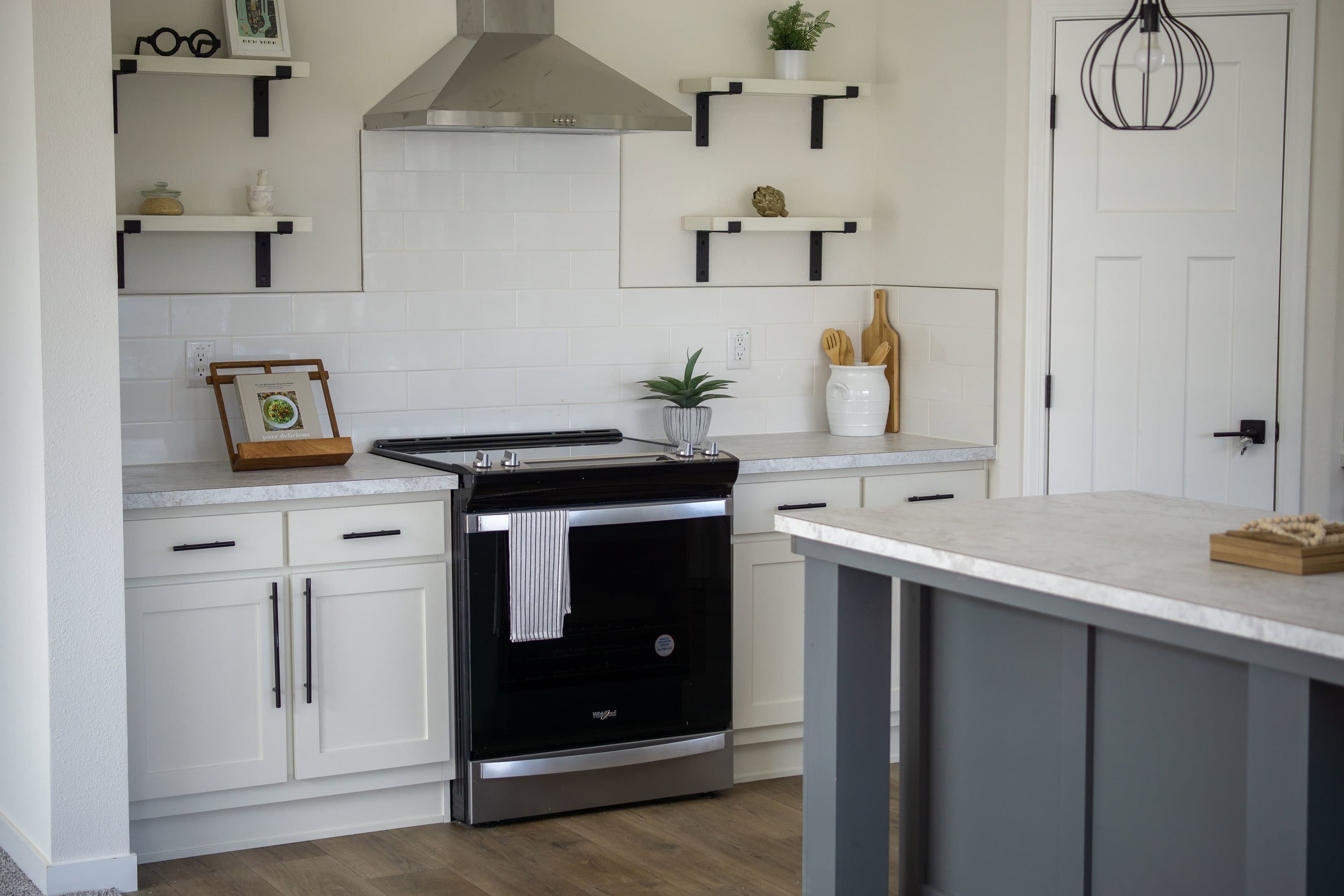 Hillcrest g865 interior and kitchen home features