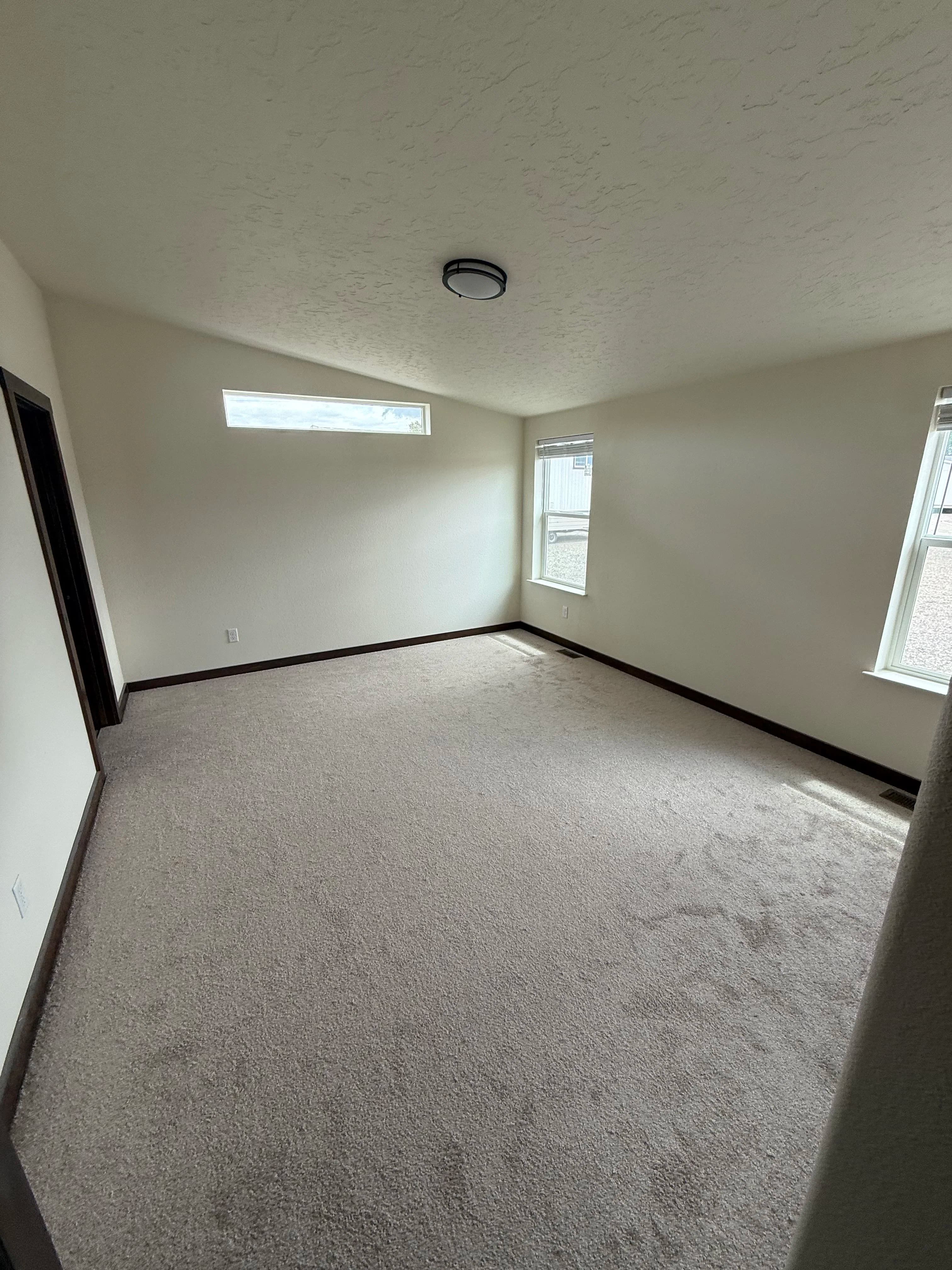 Pinehurst 2514 interior and bedroom home features