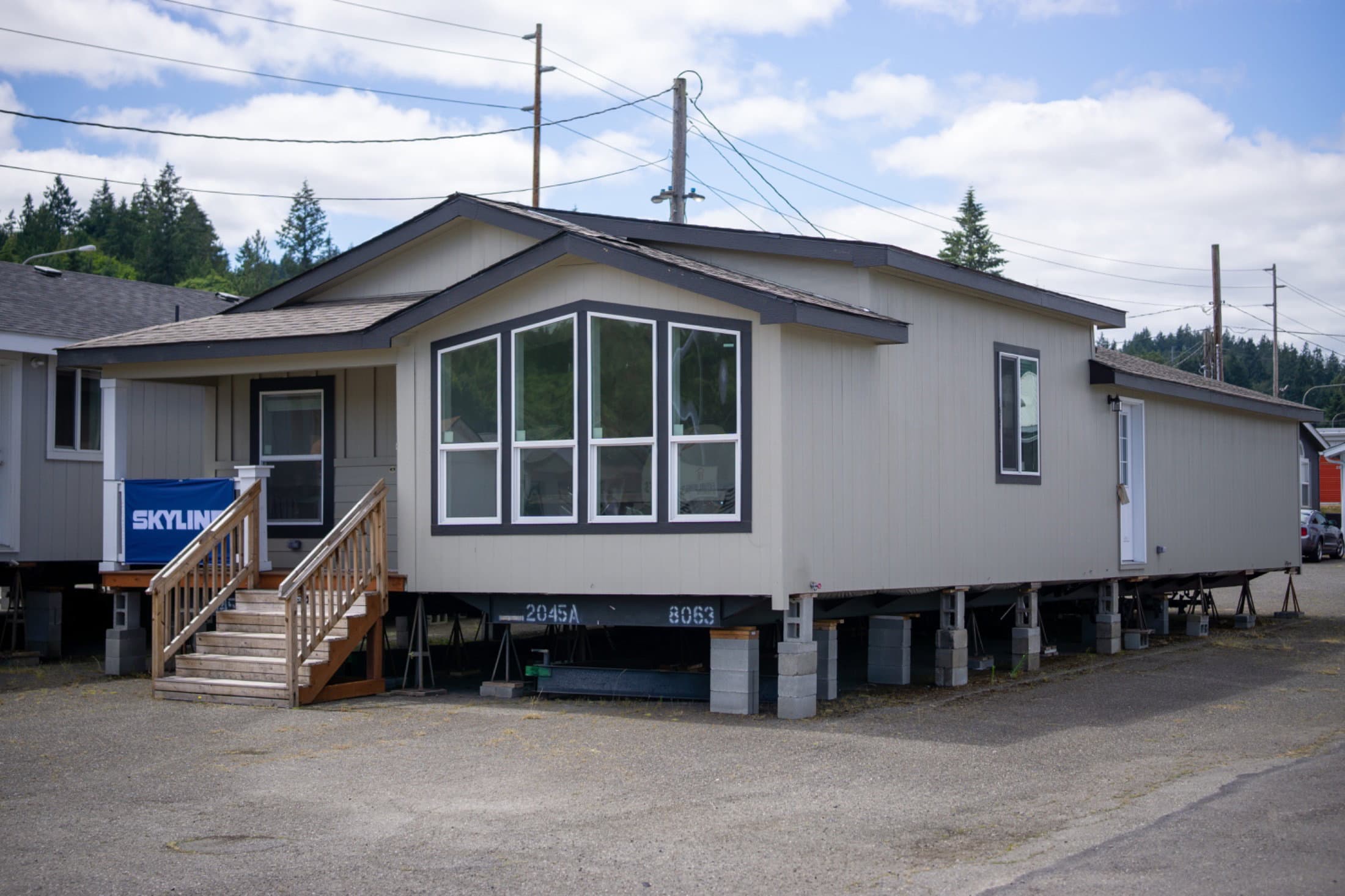 Hillcrest g865 hero and exterior home features