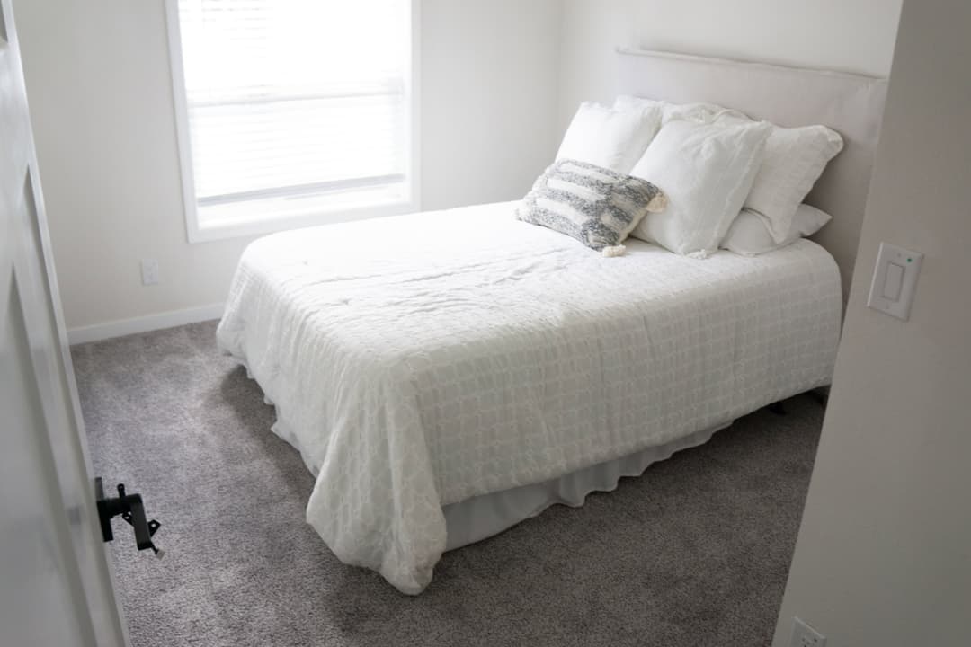 Hillcrest g865 interior and bedroom home features