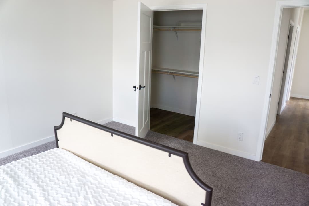 Hillcrest g865 interior and bedroom home features