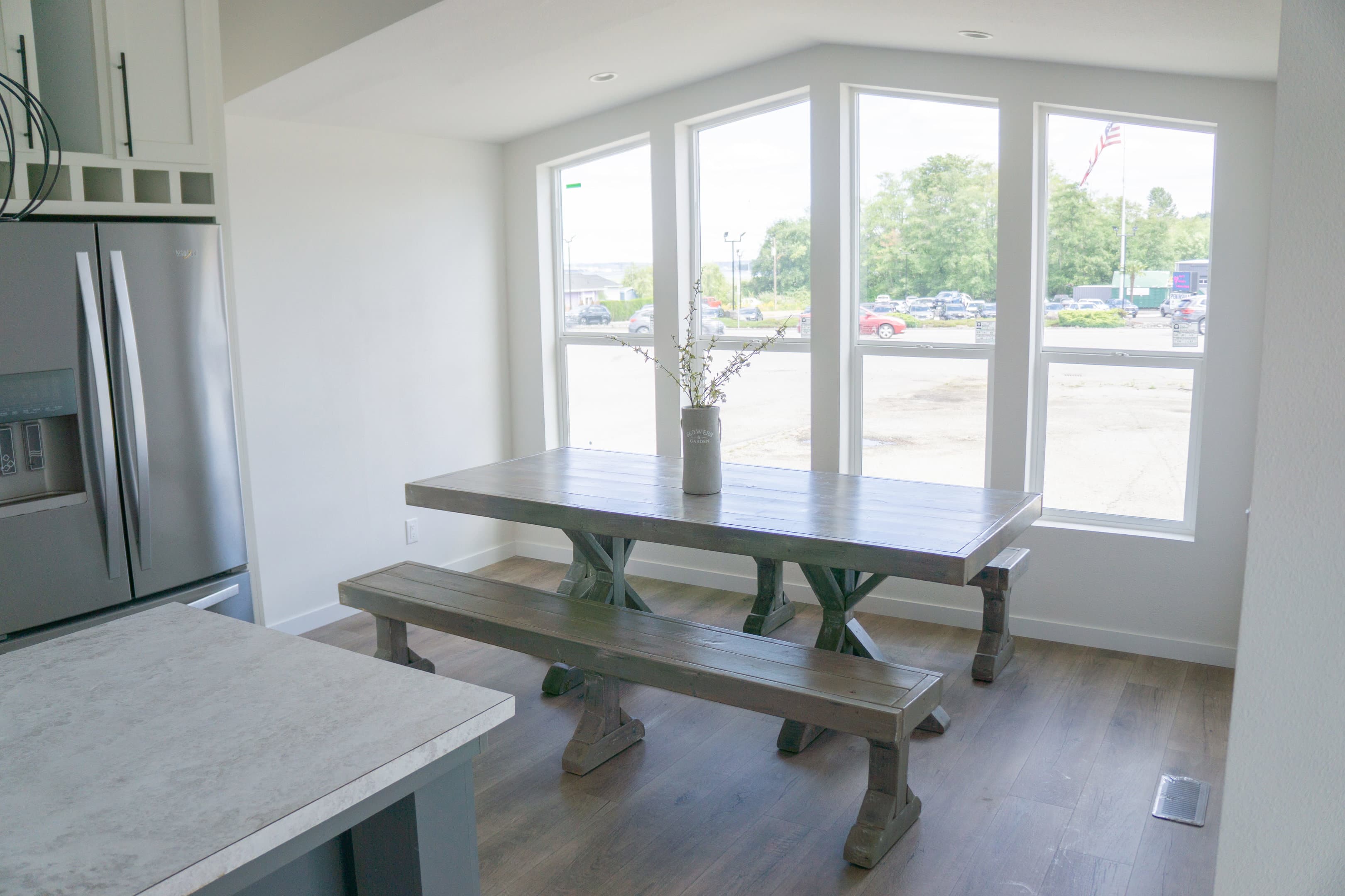 Hillcrest g865 interior and kitchen home features