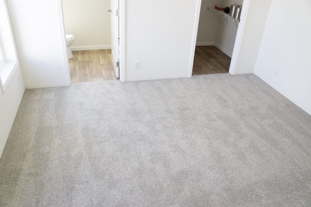 Pure 14663m interior and bedroom home features