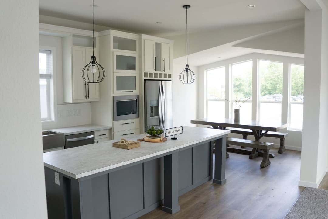 Hillcrest g865 interior and kitchen home features