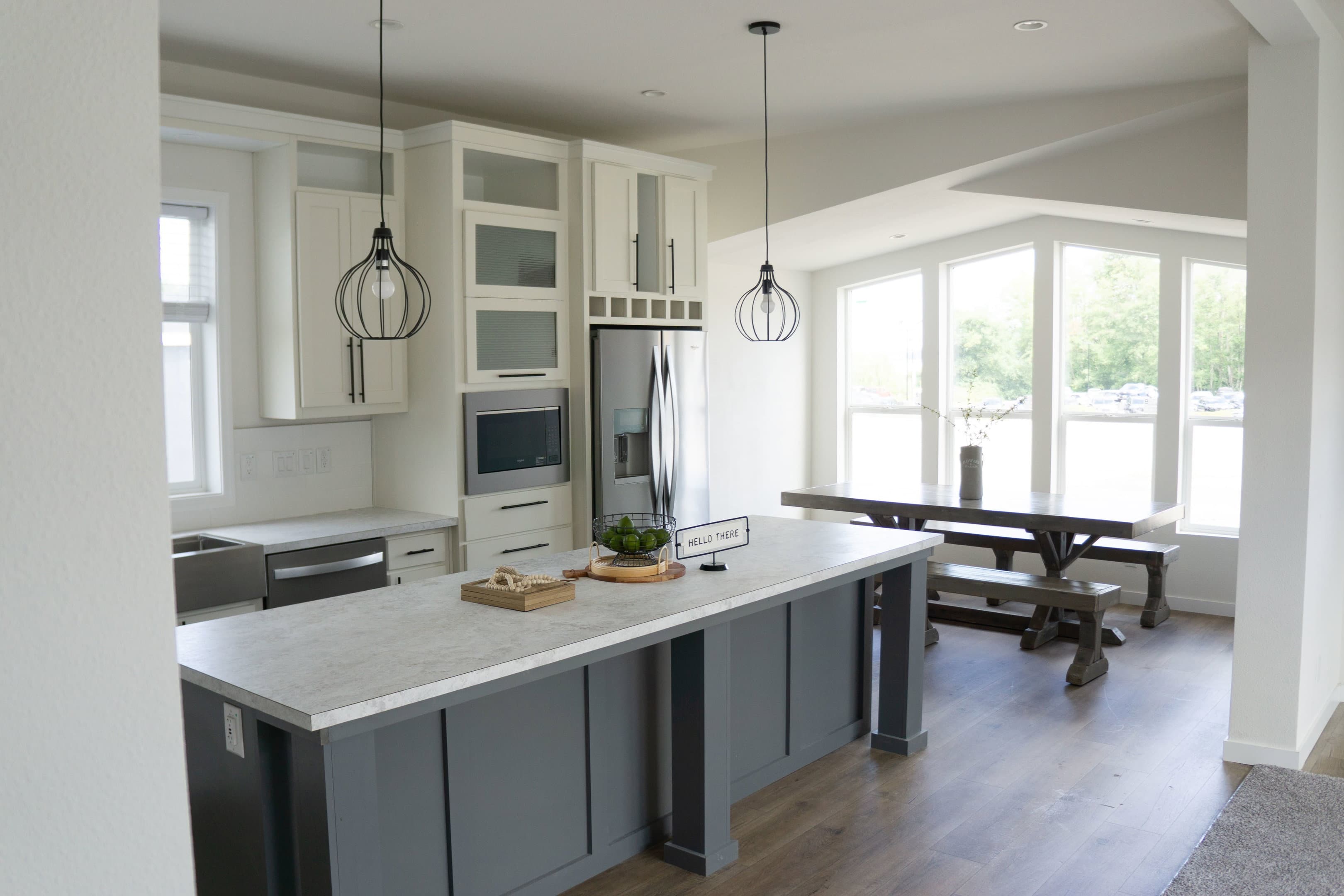 Hillcrest g865 interior and kitchen home features