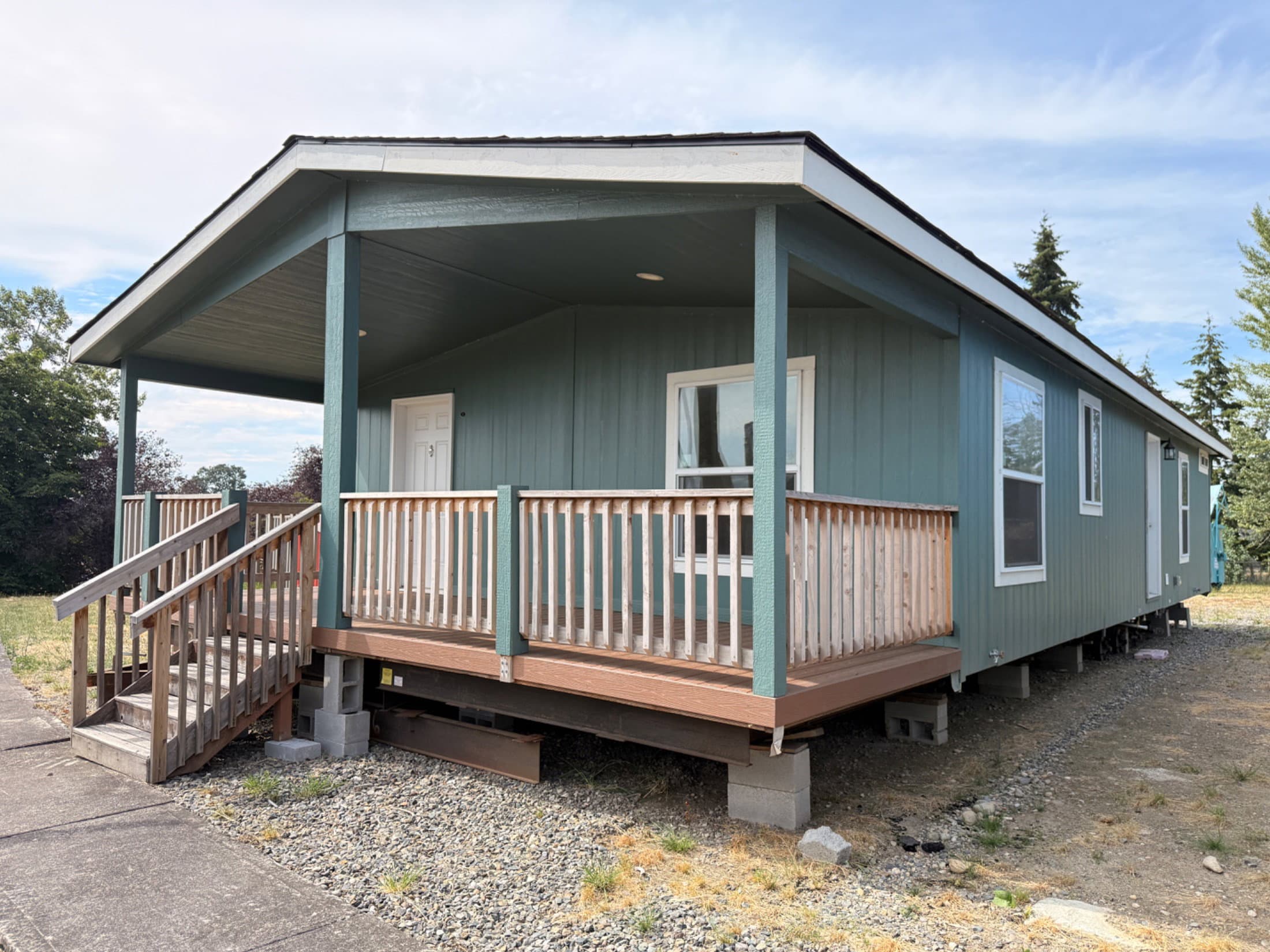 Waverly crest 24443v exterior and hero home features
